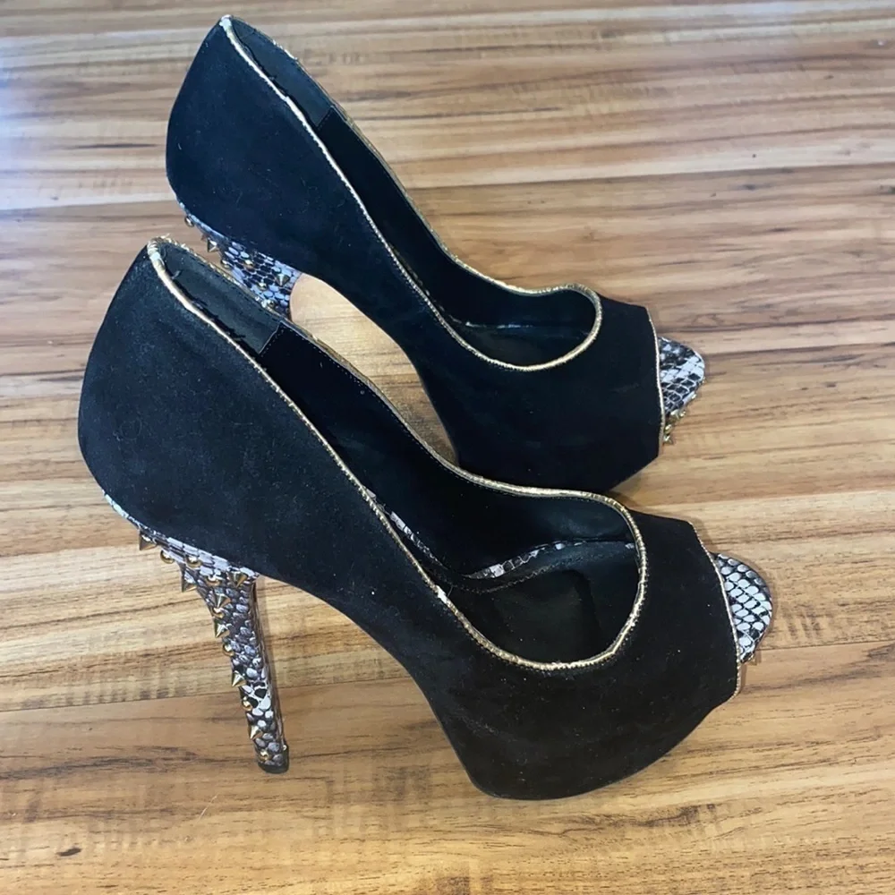 Shoedazzle Women’s Stilettos with spikes snakeskin